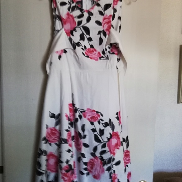 Dress - Picture 2 of 5